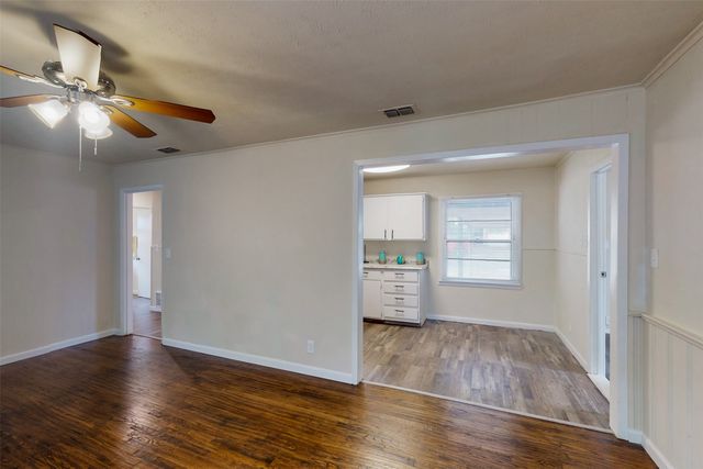 4413 Vermont Avenue A, Fort Worth, TX 76115