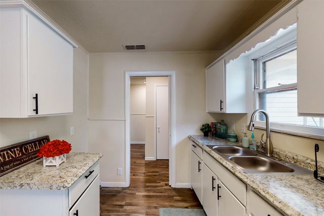 4413 Vermont Avenue A, Fort Worth, TX 76115