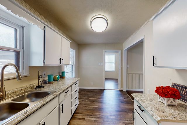 4413 Vermont Avenue A, Fort Worth, TX 76115