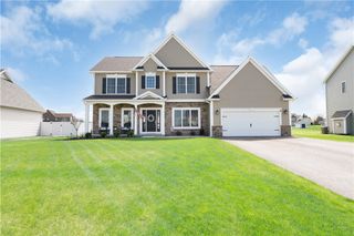 8 Giovanni Lane, Parma, NY 14468