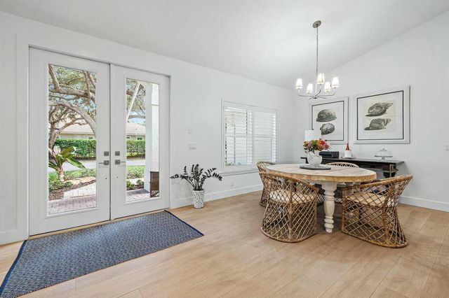 9927 SE Canary Palm Way, Jupiter, FL 33469