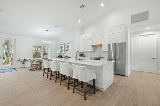 9927 SE Canary Palm Way, Jupiter, FL 33469