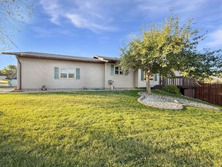 23 Moraine Point, Minot, ND 58703