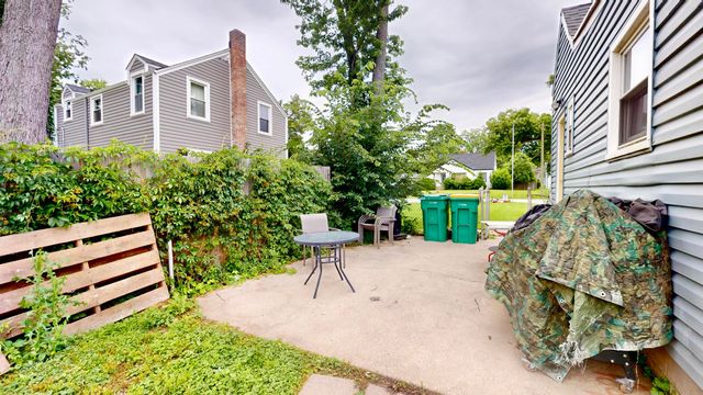 3 Sunset Road, Merrillville, IN 46410