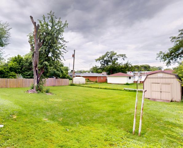 3 Sunset Road, Merrillville, IN 46410