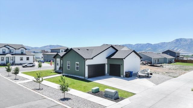 602 W 20 N, Hyrum, UT 84319