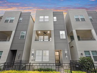 2727 Clinton Drive, Houston, TX 77020