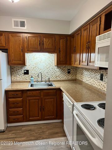 604 Wellington Place, Aberdeen, NJ 07747