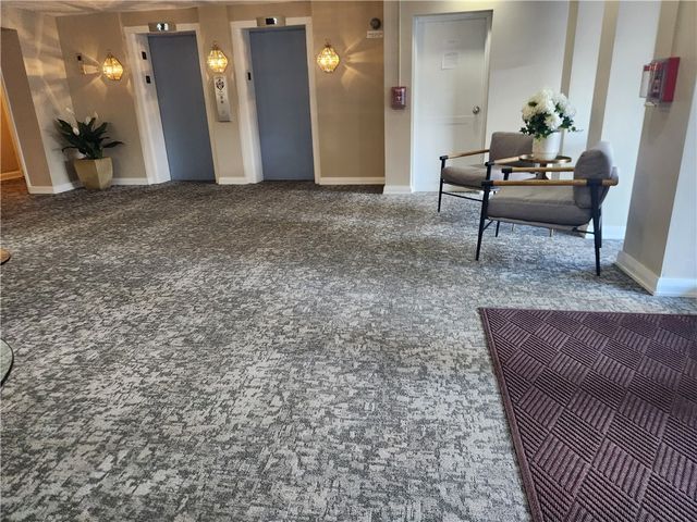 301 S HOME 411, Avalon, PA 15202