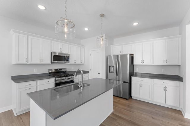 1551 Creekwood Dr, New Richmond, WI 54017