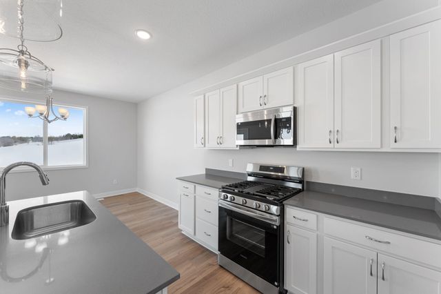 1551 Creekwood Dr, New Richmond, WI 54017