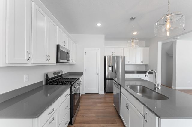 1551 Creekwood Dr, New Richmond, WI 54017