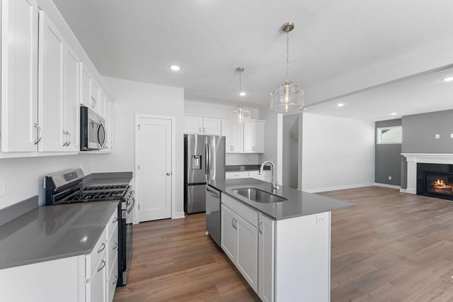 1551 Creekwood Dr, New Richmond, WI 54017
