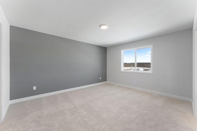 1551 Creekwood Dr, New Richmond, WI 54017