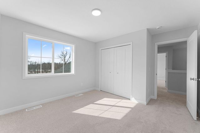 1551 Creekwood Dr, New Richmond, WI 54017