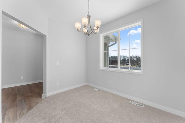 1551 Creekwood Dr, New Richmond, WI 54017