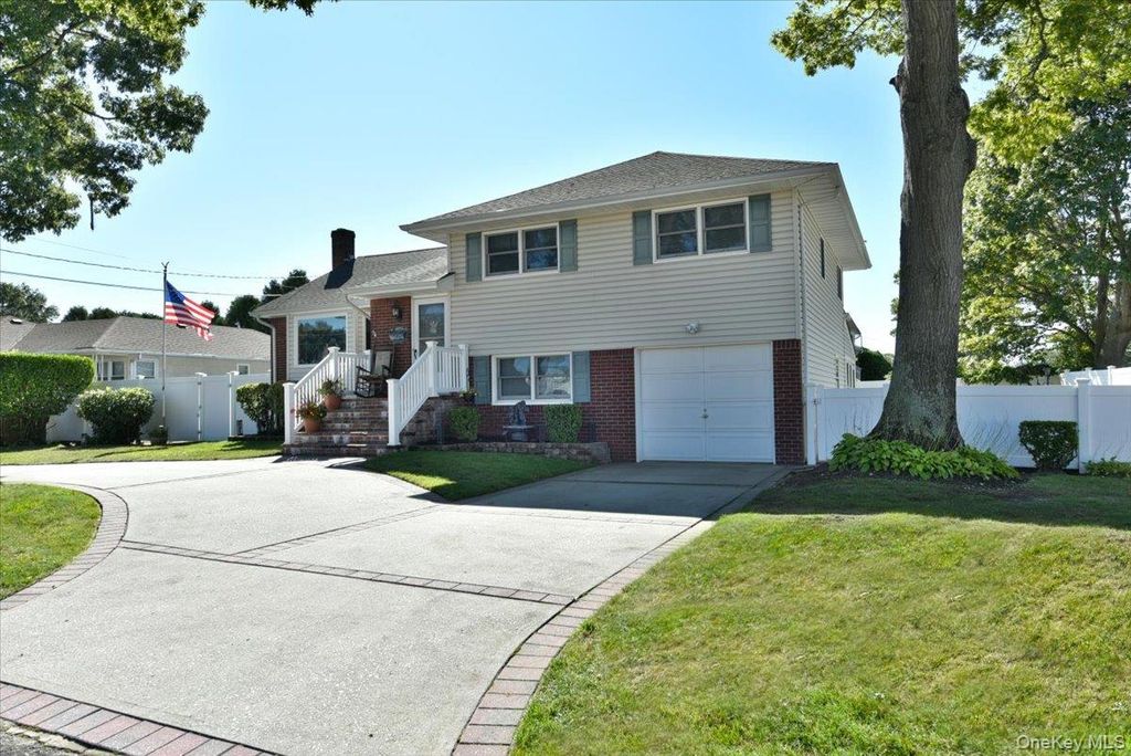 283 W Gates Avenue, Lindenhurst, NY 11757 — photo 3