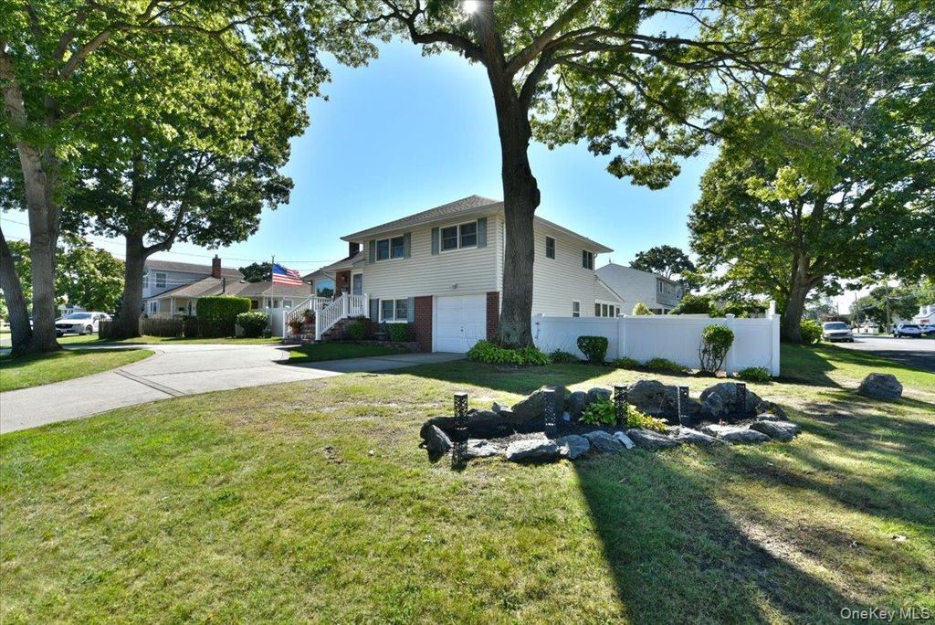 283 W Gates Avenue, Lindenhurst, NY 11757 — photo 4