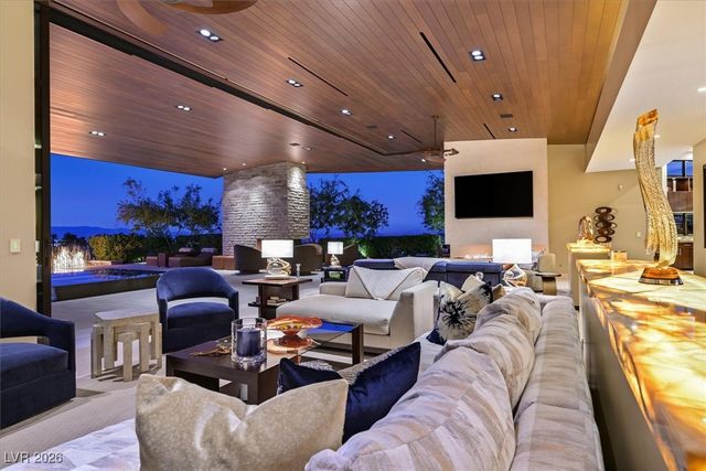 570 LAIRMONT Place, Henderson, NV 89012