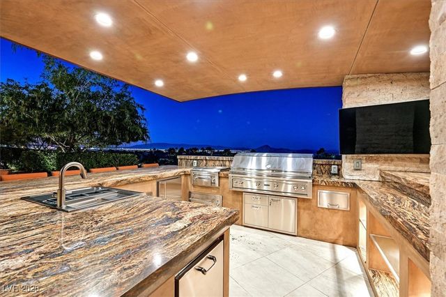 570 LAIRMONT Place, Henderson, NV 89012