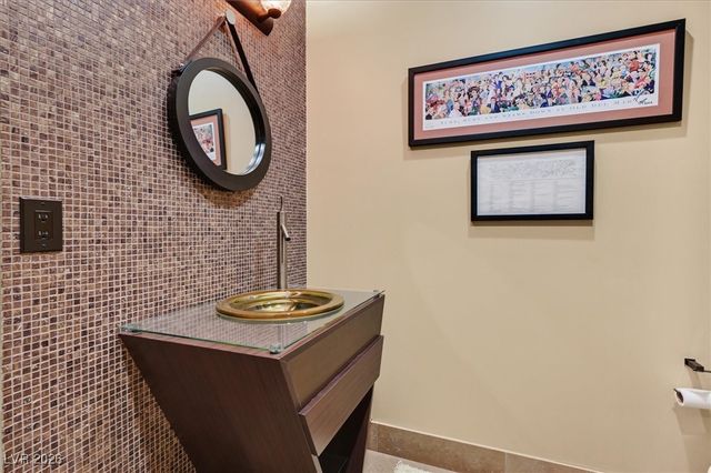 570 LAIRMONT Place, Henderson, NV 89012