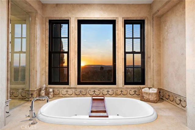 2 Galaxy Isle, Ladera Ranch, CA 92694