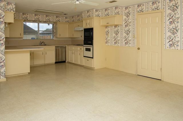 9231 Kostelnik Street, Needville, TX 77461