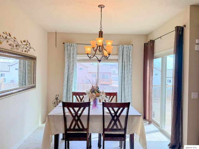 8813 S 69 Circle, Papillion, NE 68133