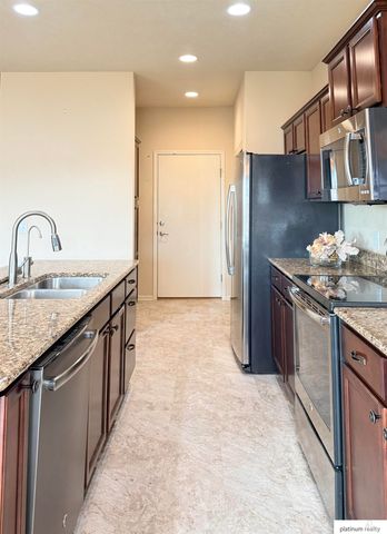 8813 S 69 Circle, Papillion, NE 68133