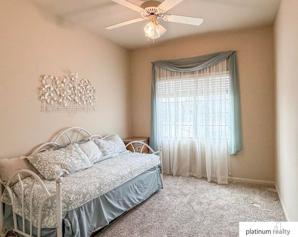 8813 S 69 Circle, Papillion, NE 68133