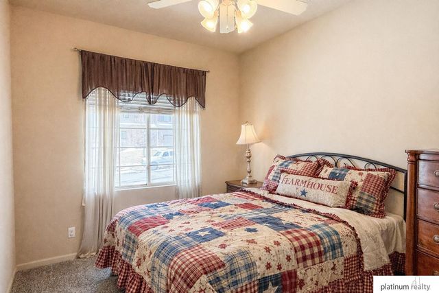 8813 S 69 Circle, Papillion, NE 68133