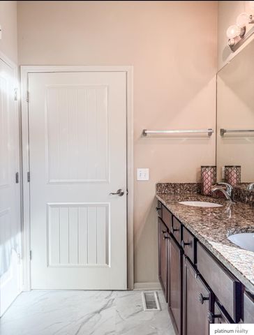 8813 S 69 Circle, Papillion, NE 68133