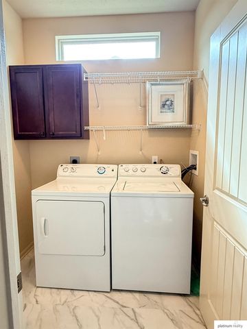 8813 S 69 Circle, Papillion, NE 68133