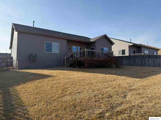 8813 S 69 Circle, Papillion, NE 68133