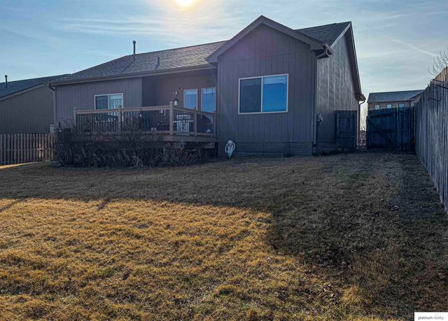 8813 S 69 Circle, Papillion, NE 68133