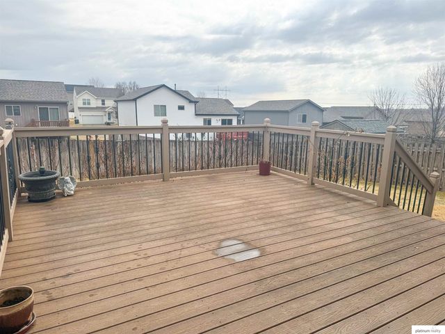 8813 S 69 Circle, Papillion, NE 68133