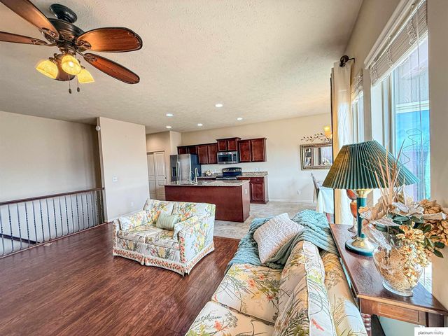 8813 S 69 Circle, Papillion, NE 68133