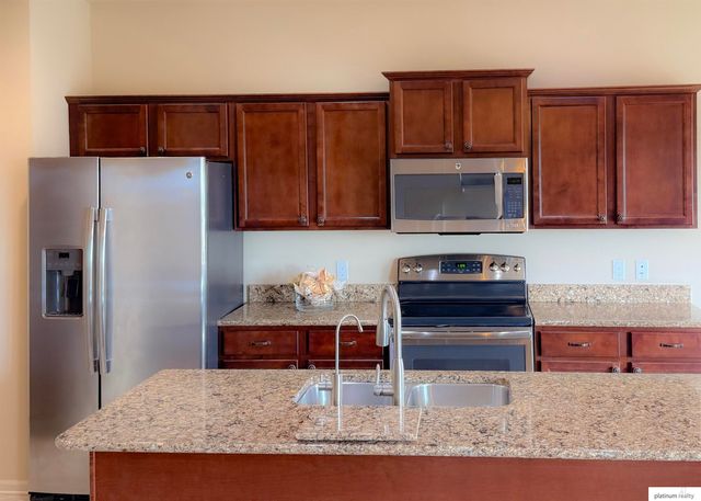 8813 S 69 Circle, Papillion, NE 68133