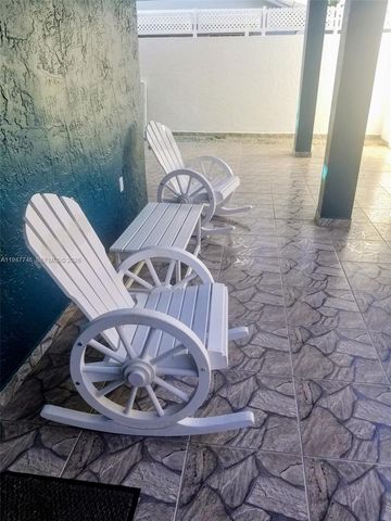 2749 W 73rd Pl, Hialeah, FL 33016