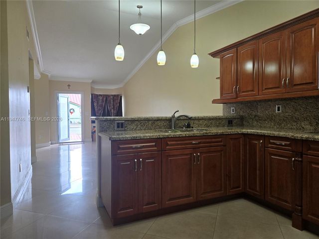 2749 W 73rd Pl, Hialeah, FL 33016