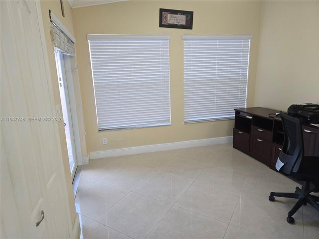 2749 W 73rd Pl, Hialeah, FL 33016