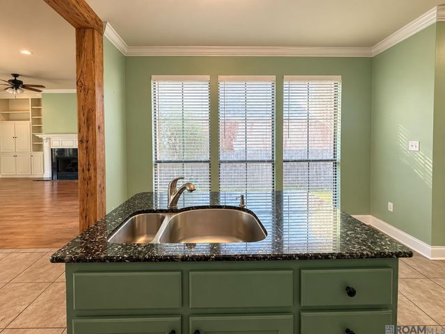 2688 OLD TOWNE RD, Zachary, LA 70791