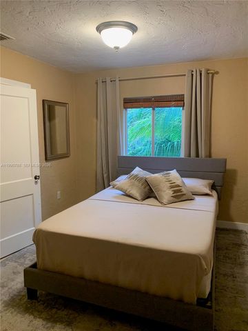 329 W 28th St, Miami Beach, FL 33140