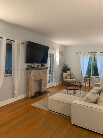 329 W 28th St, Miami Beach, FL 33140