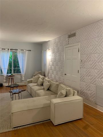 329 W 28th St, Miami Beach, FL 33140