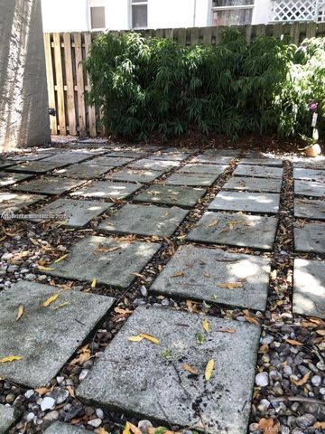 329 W 28th St, Miami Beach, FL 33140