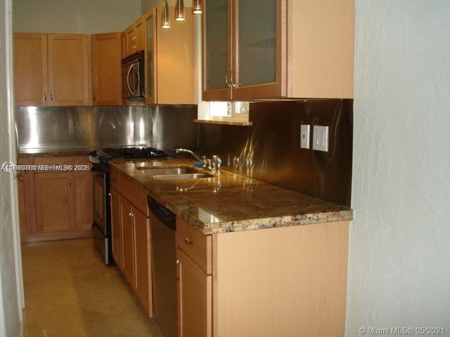 329 W 28th St, Miami Beach, FL 33140