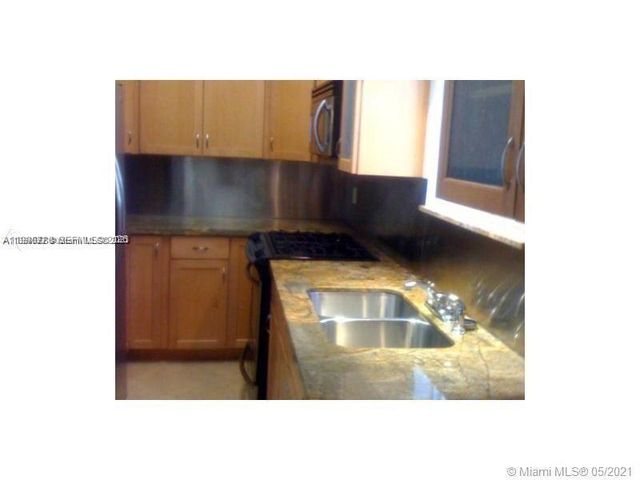 329 W 28th St, Miami Beach, FL 33140