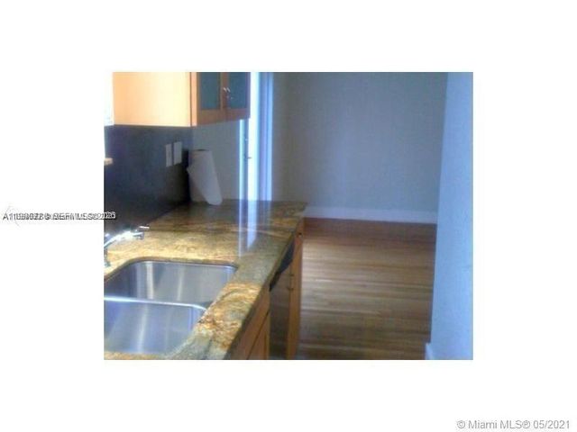 329 W 28th St, Miami Beach, FL 33140