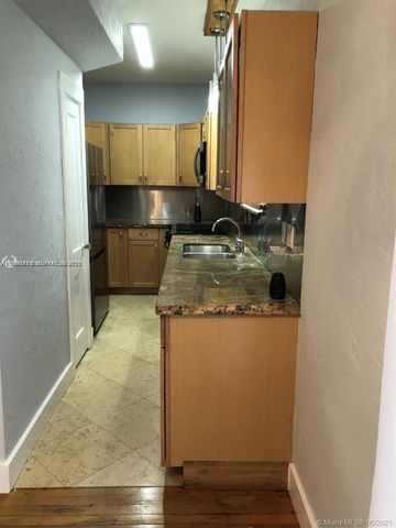 329 W 28th St, Miami Beach, FL 33140